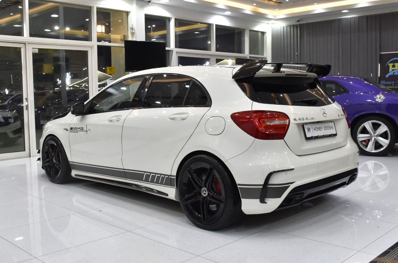 مرسيدس بنز A45 إيه إم جي عرض ممتاز لسيارة مرسيدس بنز A45 AMG 4Matic Edition 1 (موديل 2014) باللون الأبيض بمواصفات خليجية