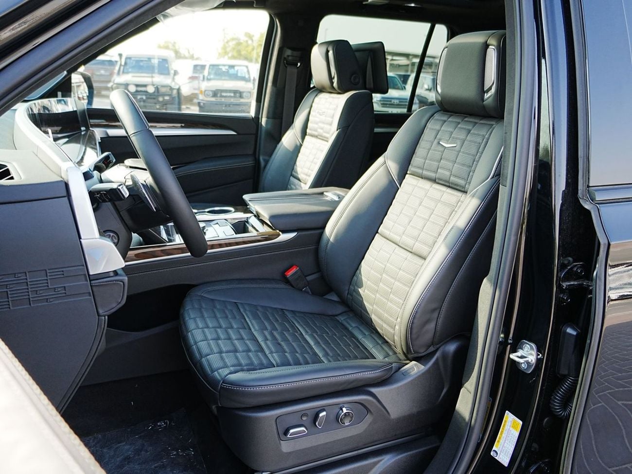 Cadillac Escalade SPORT PLATINUM VIP SEATS