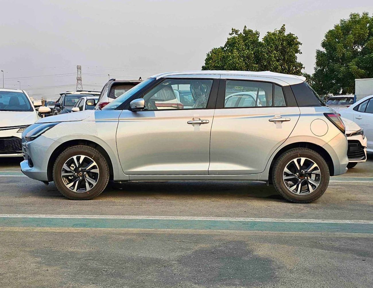 سوزوكي سويفت GLX || 1.2L PETROL A/T | RADAR | PUSH START | REAR CAMERA | REAR PARKING SENSOR (CODE # SWGLXFO)