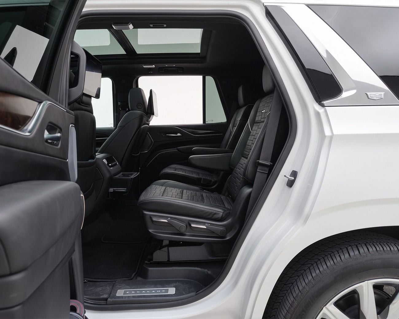 Cadillac Escalade PREMIUM LUXURY 2022 | Japanese Spec | AED 4,896 / Monthly