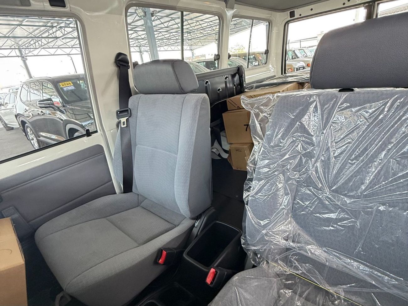 تويوتا لاند كروزر 70 LAND CRUISER GRJ 78 4.0 V6 AUTOMATIC 2026 TOYOTA LAND CRUISER GRJ 78 4.0 V6 AUTOMATIC **التصدير فقط خارج الخليج****EXPORT ONLY**