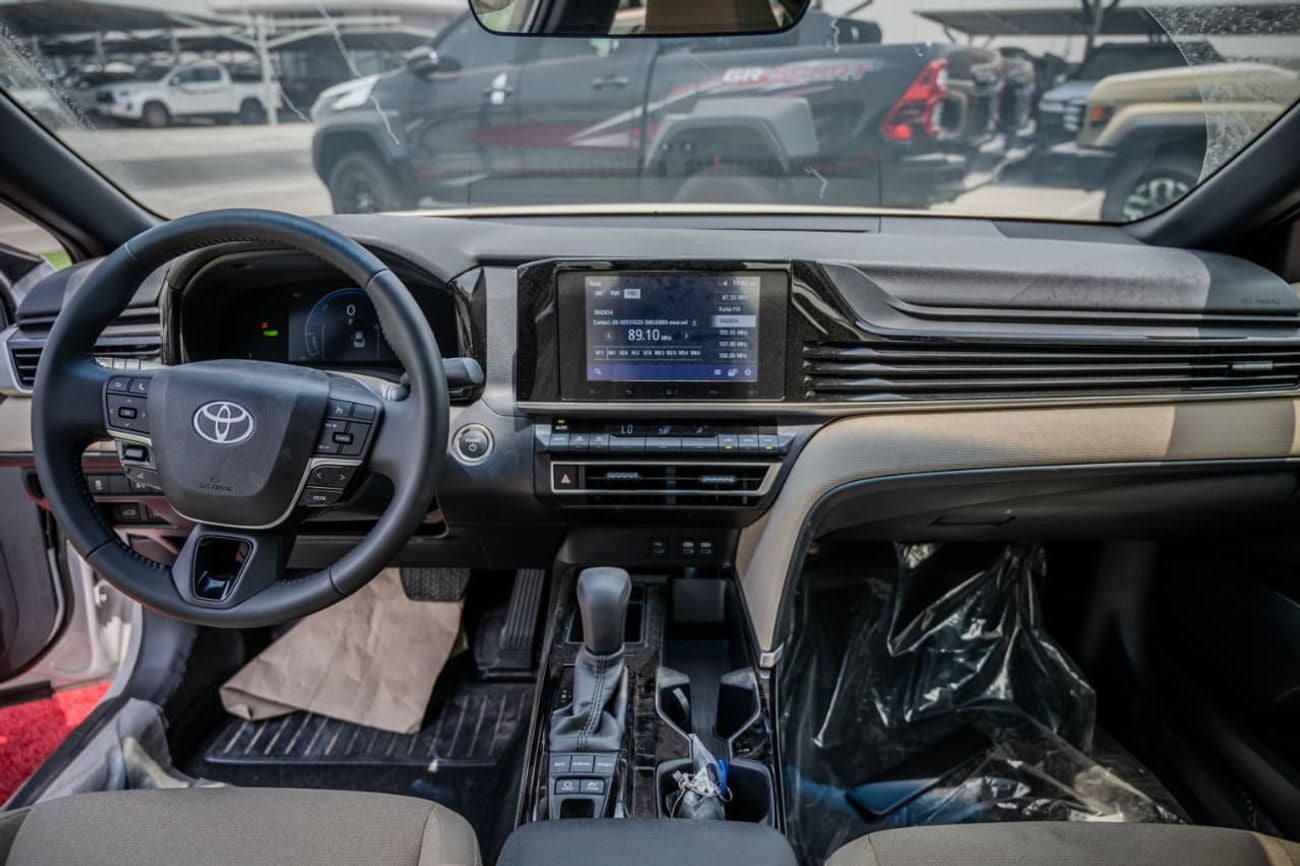 Toyota Camry E HEV 2.5L Automatic 2025