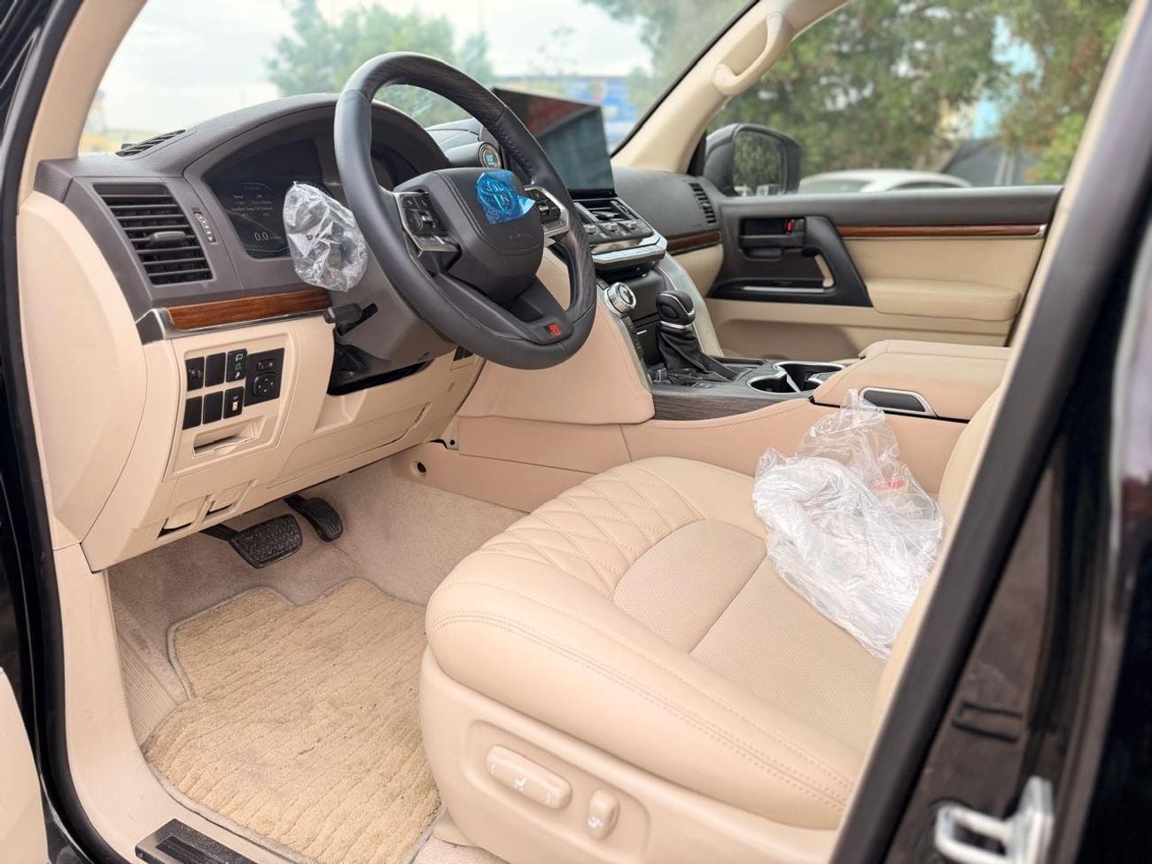 Toyota Land Cruiser GXR 4.0L Model 2017 Upgraded to 2025 Shape Pull Option GCC Specification