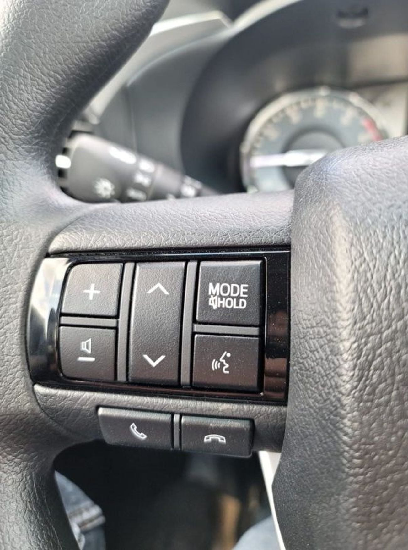 تويوتا هيلوكس SR5 4.0L V6 PETROL, DOUBLE CAB, 4WD, PUSH START, AUTOMATIC, MONITOR, MODEL 2024