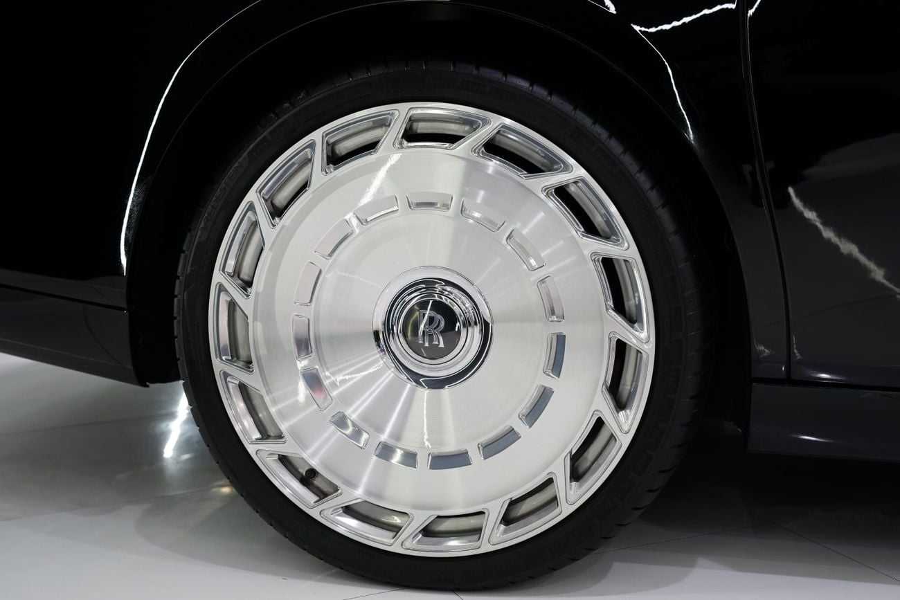 Rolls Royce Phantom STANDARD Std 6.8L VIII, Bespoke Audio, Rear Entertainment, Brushed Steel Bonnet, GCC Specs!!