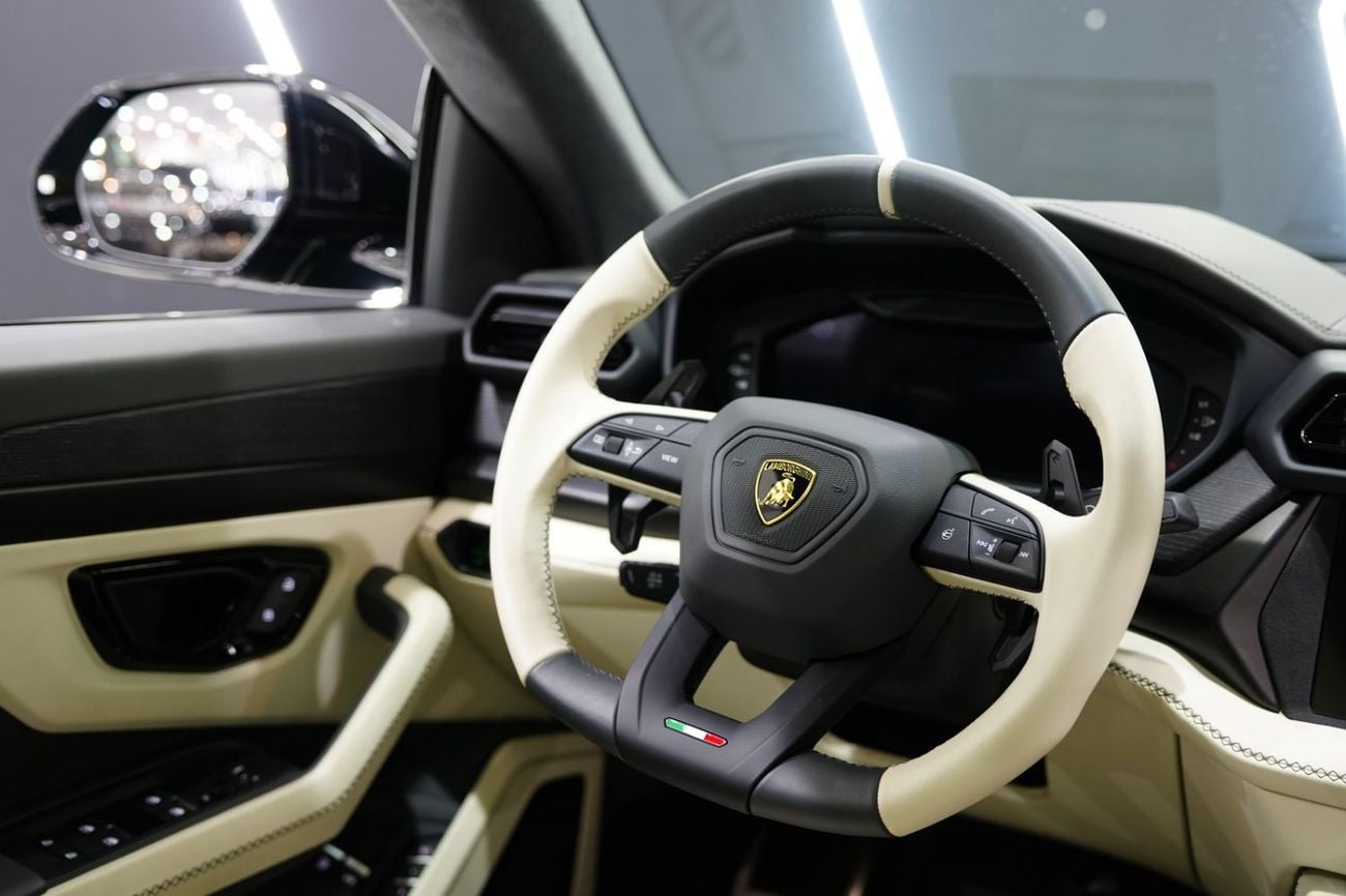 Lamborghini Urus SE 2025 Lamborghini Urus SE, Panoramic Roof, Bang N Olufsen Audio, 800 HP Hybrid!!