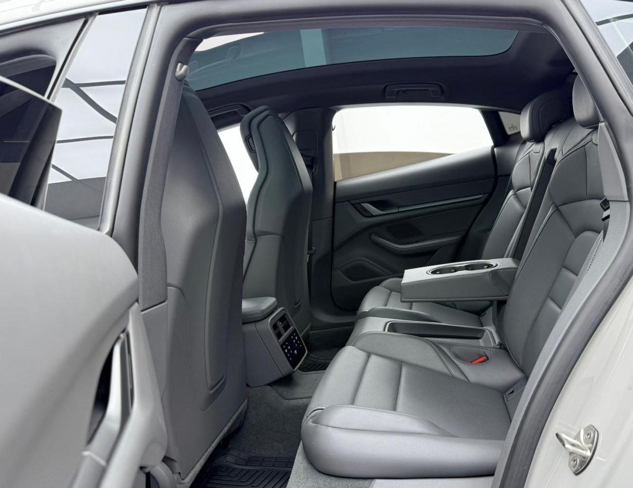 Porsche Taycan STANDARD 2025 Porsche Taycan, Porsche Warranty+Full Service History, GCC