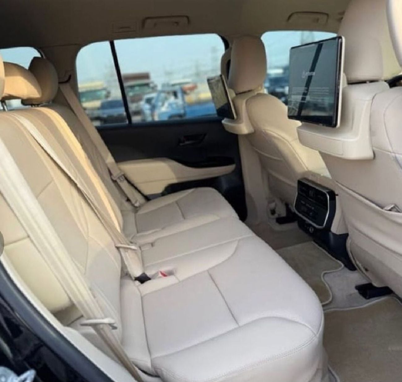 Toyota Land Cruiser GXR 2024Model 4.0L v6 petrol Engine Colour Black push start Transmission Automatic Interior.Begie leathe