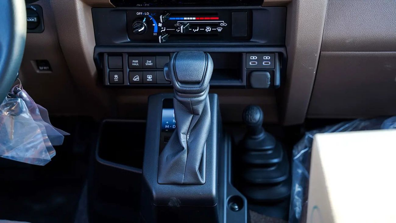 Toyota Land Cruiser 70 LC76 LX 4.0L A/T GCC Specs SAUDI