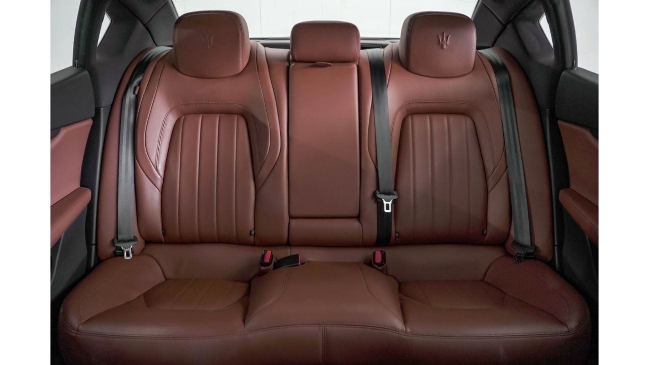 Maserati Quattroporte Base