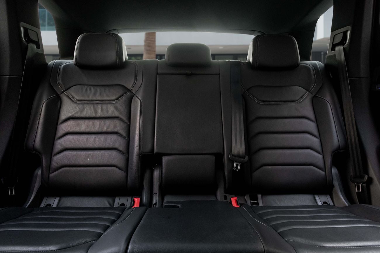 Volkswagen Touareg R-LINE | 2,644 P.M | 0% Downpayment | WARRANTY | LOW KM!