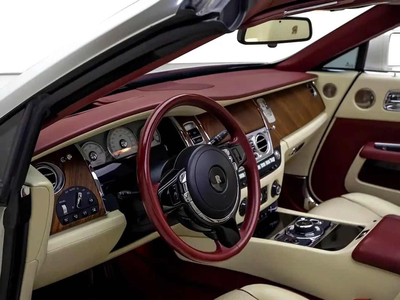 Rolls Royce Dawn GCC Specs | Luxury Convertible
