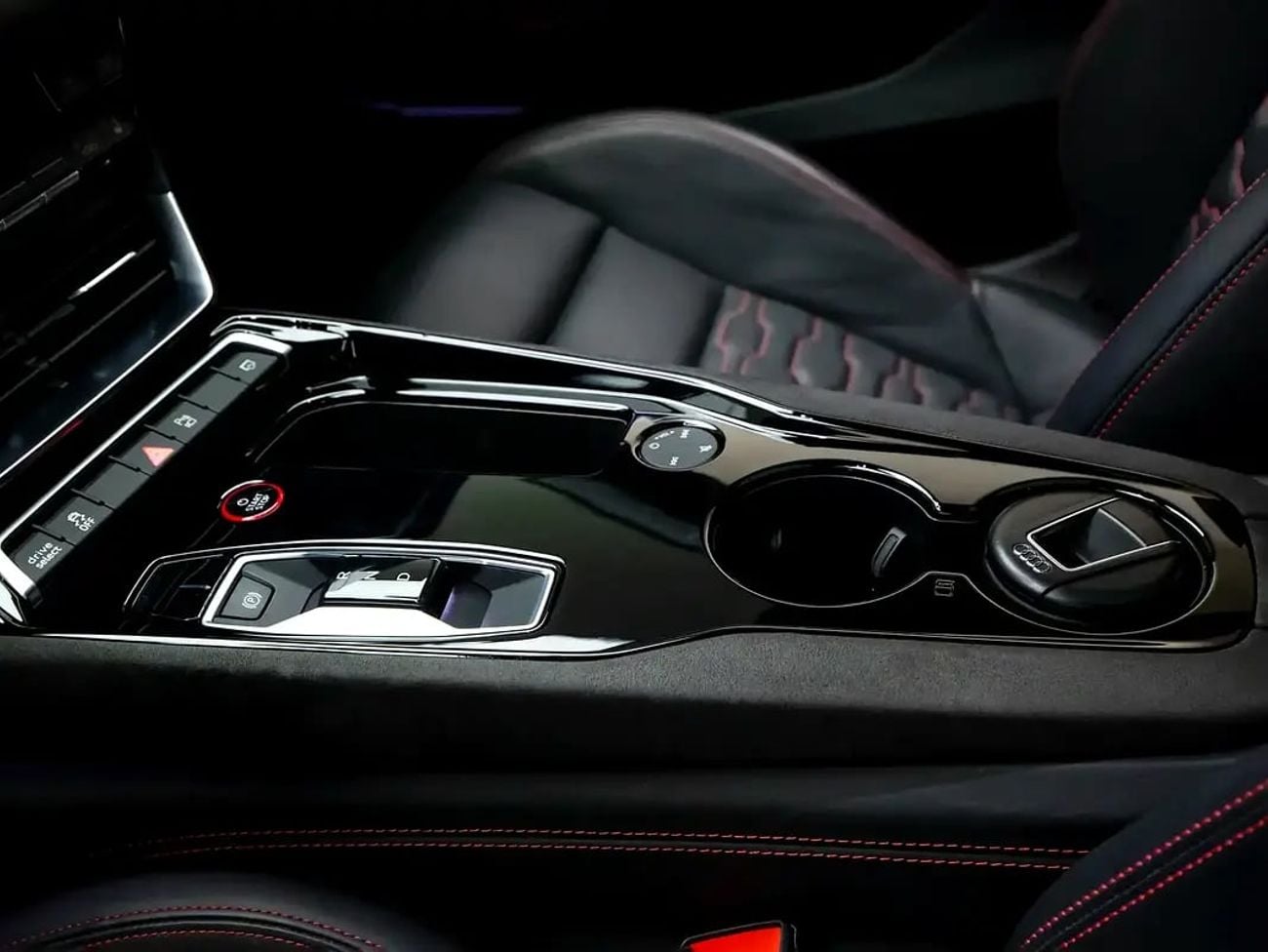 Audi e-tron GT quattro | GCC Spec | Dealer Warranty and Service Contract