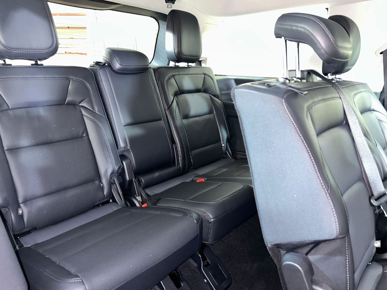 Lincoln Navigator RESERVE N1525 / AL TAYER MOTORS AL QOUZ SHOWROOM