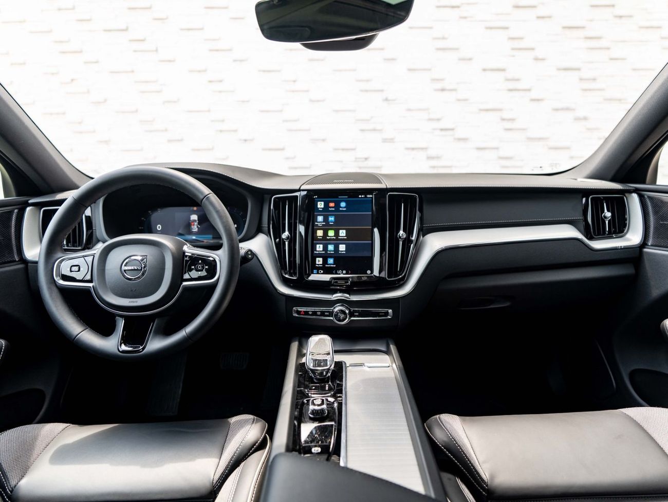 Volvo XC60 ULTIMATE DARK Volvo XC60 B5 2024 GCC specs