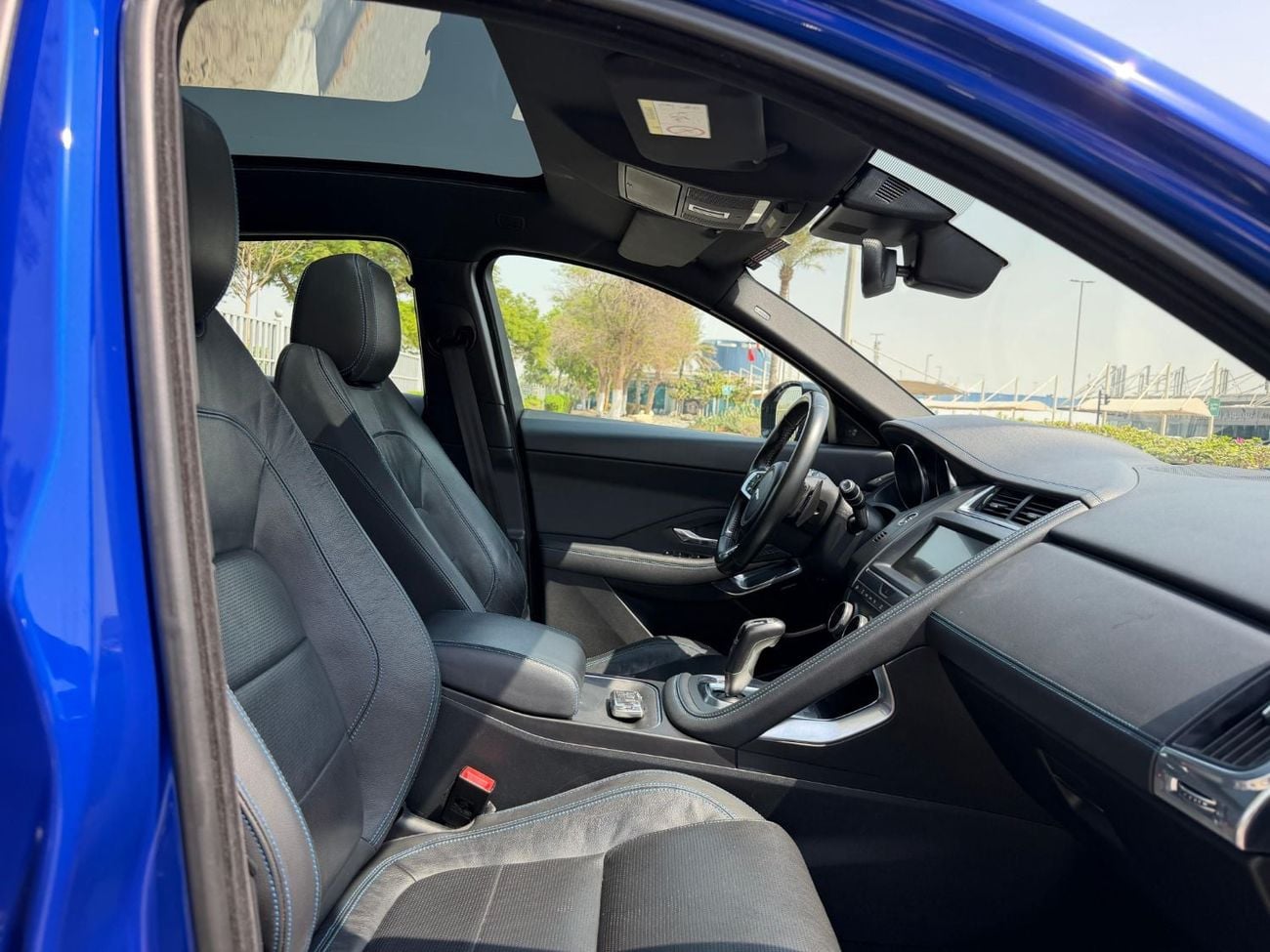 جاكوار E Pace R-DYNAMIC SE P250 جاكوار إي بيس 2018، خليجية، قطعت 90,000 كم، بدون حوادث، مفتاحان