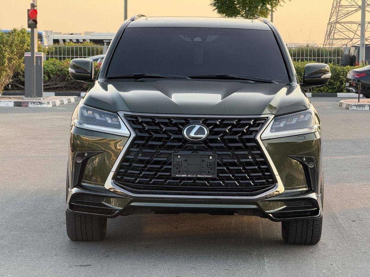 لكزس LX 570 إصدار سيجنتشر بلاك مواصفات مجلس التعاون الخليجي، نظيفة ومرتبة، قطعت مسافة أقل