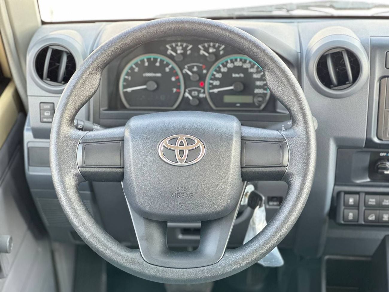 Toyota Land Cruiser 70 LC 78 HARDTOP 4.0L AT