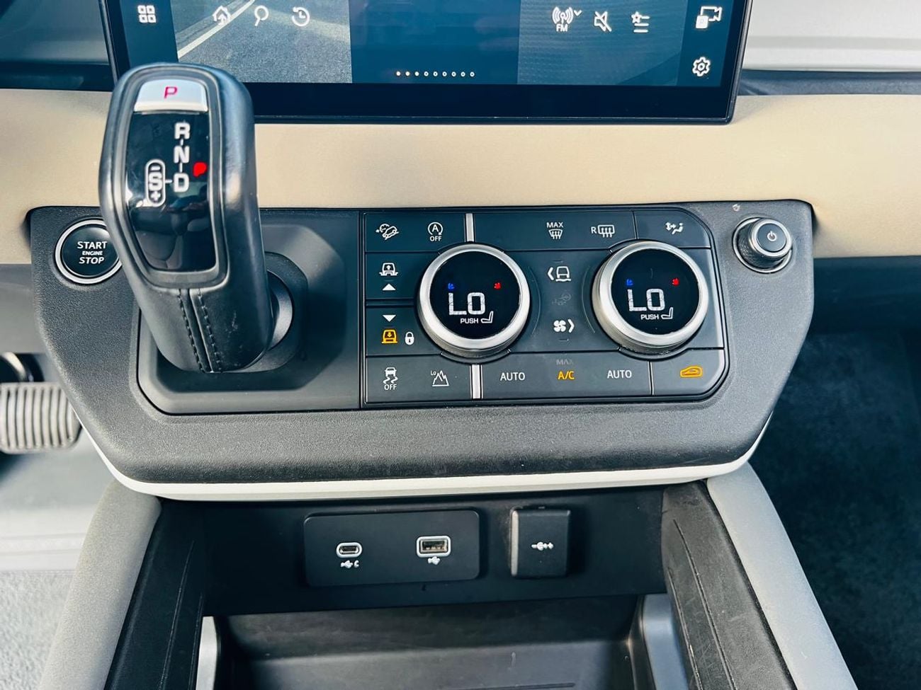 لاند روفر ديفندر 110 HSE P400