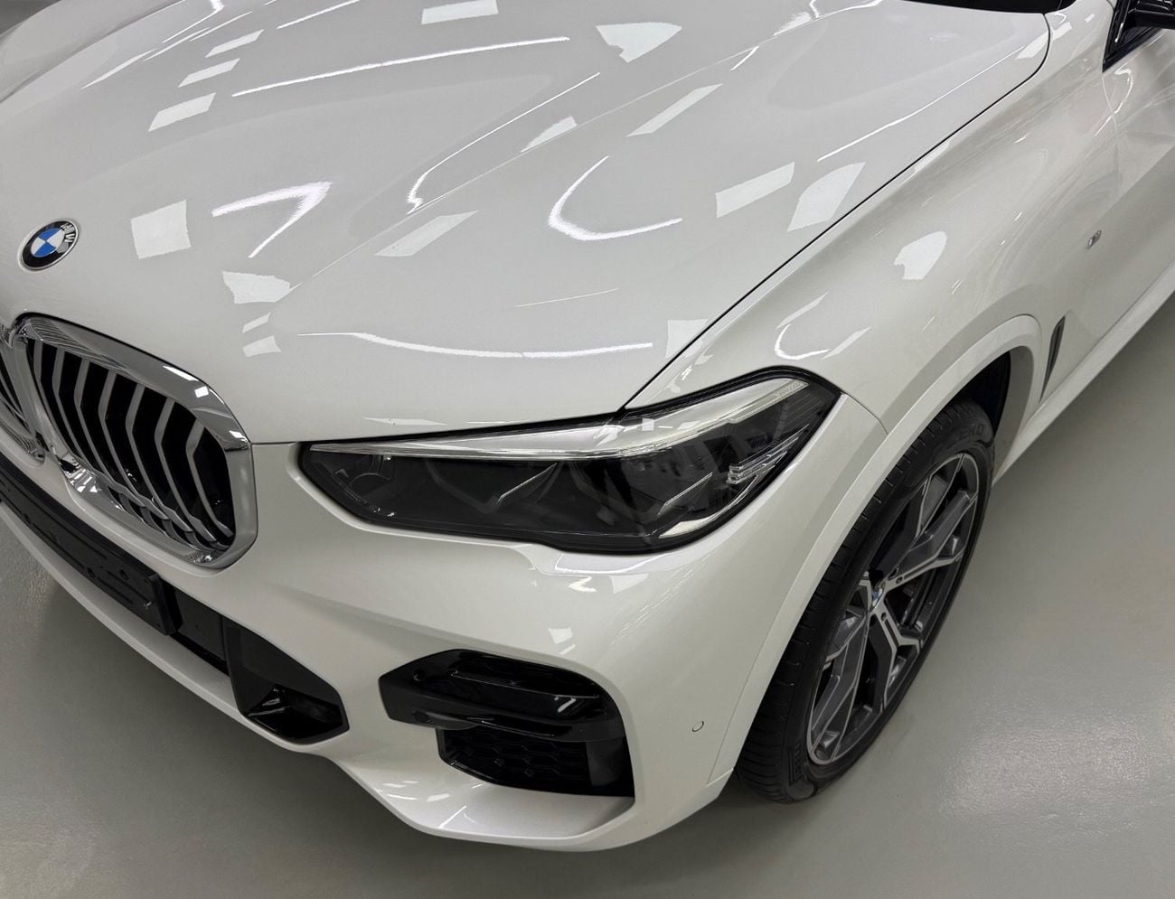 BMW X5 40i M SPORT EXCLUSIVE GCC .. FSH .. M kit .. Perfect Condition .. V6
