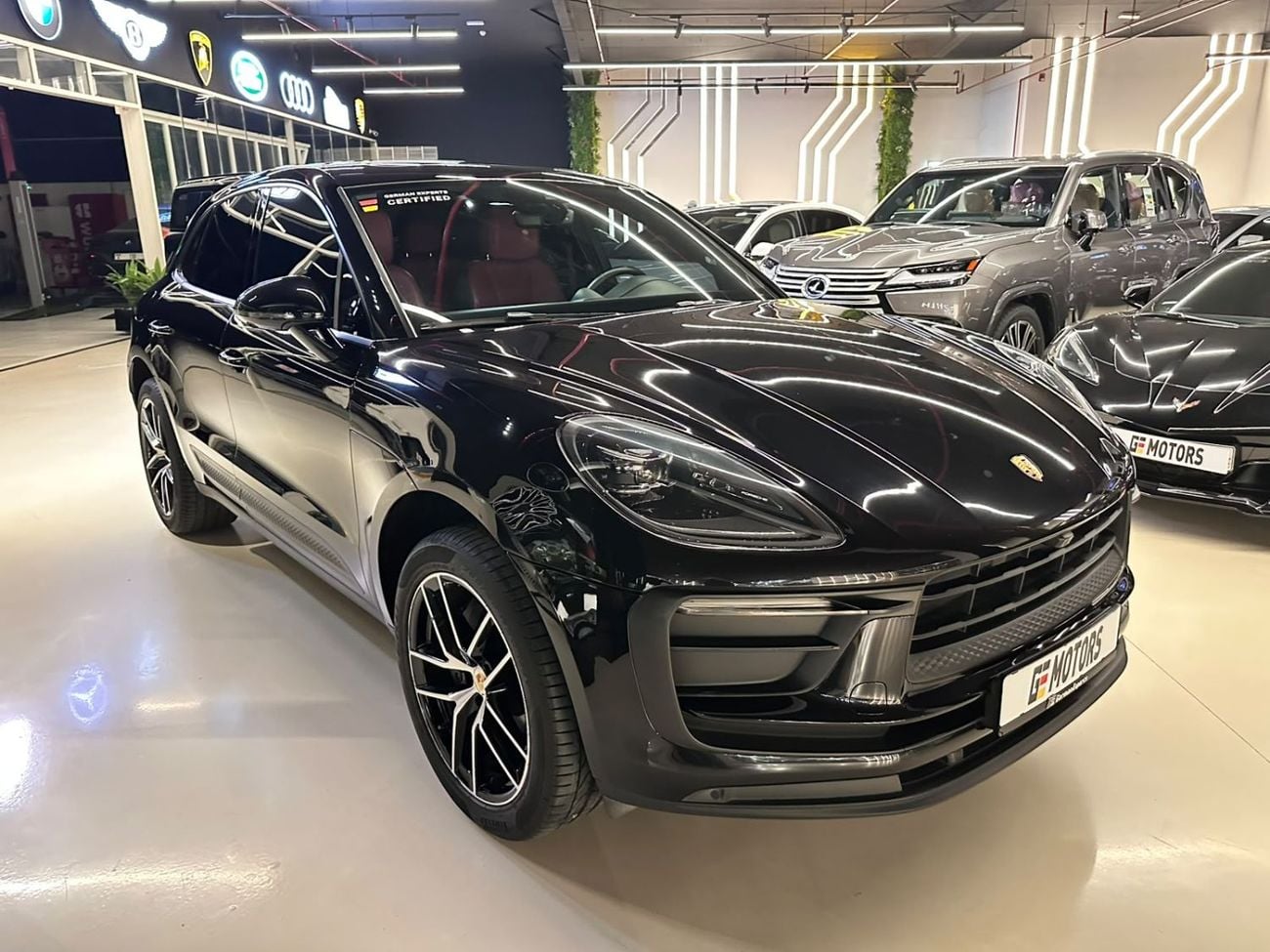 Porsche Macan STANDARD 2,700 MP - Porsche Macan 2022- GCC Perfect condition