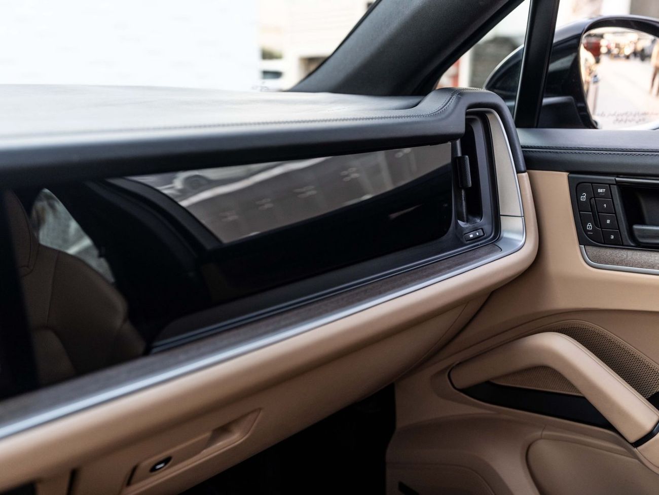 Porsche Cayenne STD (3.0L · 6 Cyl · Automatic · Petrol · SUV/Crossover · All Wheel Drive · 5 Seats · 5 Door)
