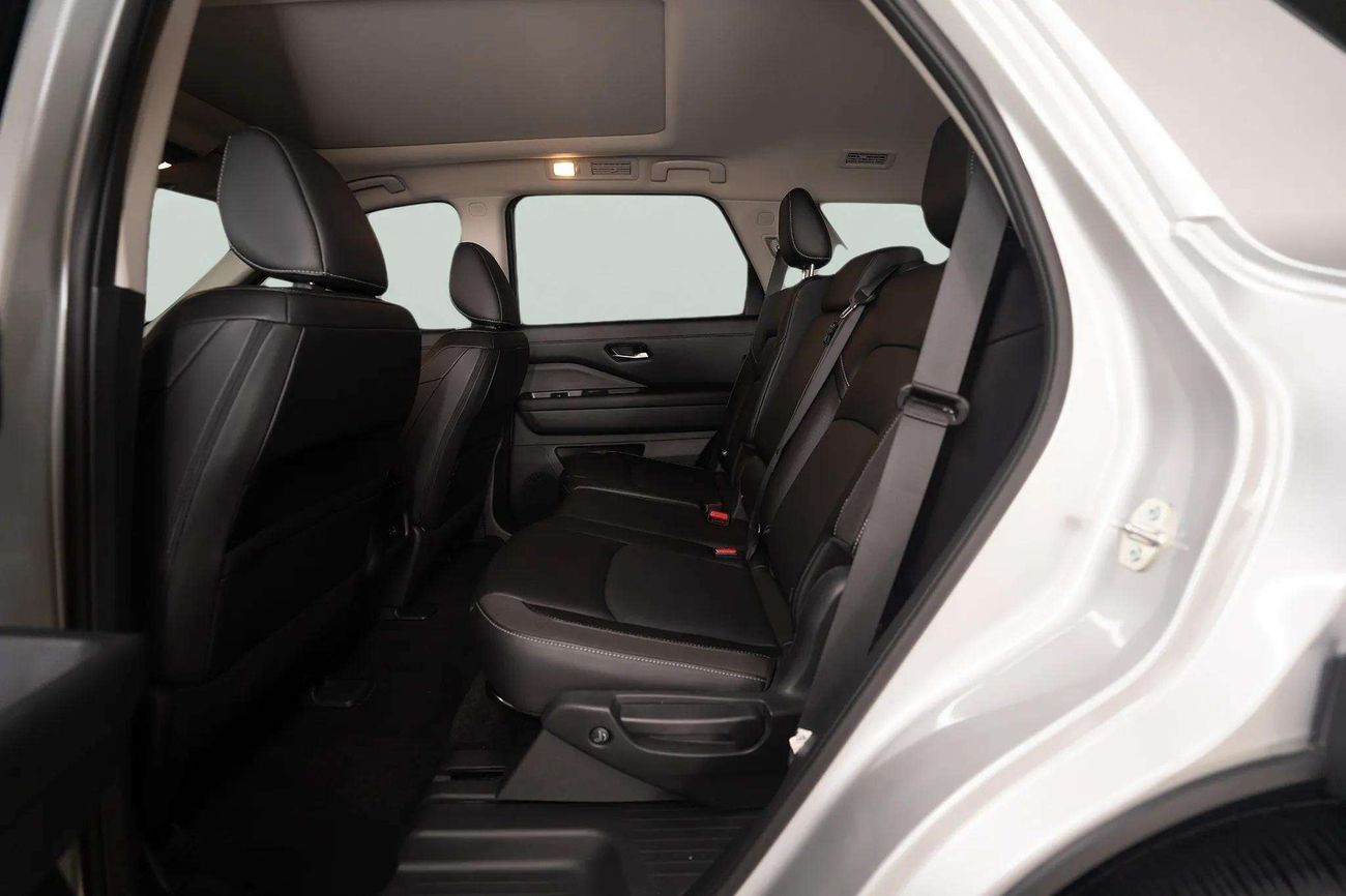 Nissan Pathfinder SV 3.5