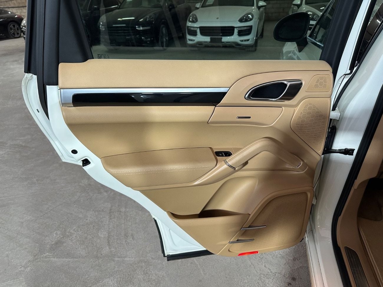 Porsche Cayenne S PORSCHE CAYENNE 2012 | PORSCHE SERVICE HISTORY | TWO KEYS | 14-WAY ADAPTIVE SEATS