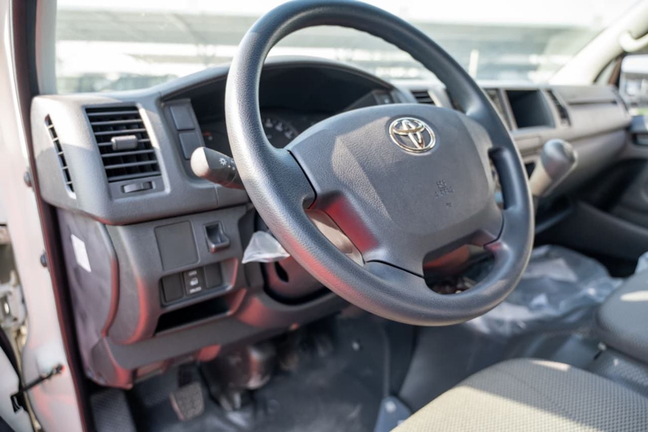 Toyota Hiace PETROL 2.7 HIGHROOF CARGO MANUAL TRANSMISSION