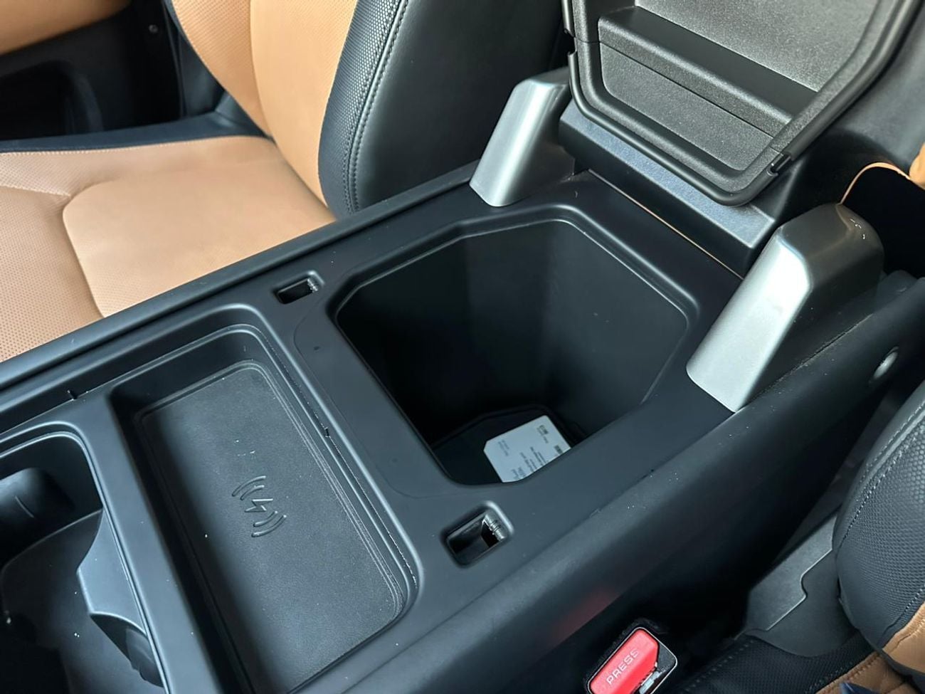 Land Rover Defender 3.0 L (P400) - 6 Cylinder Turbo (Mild Hybrid) - 400 Hp