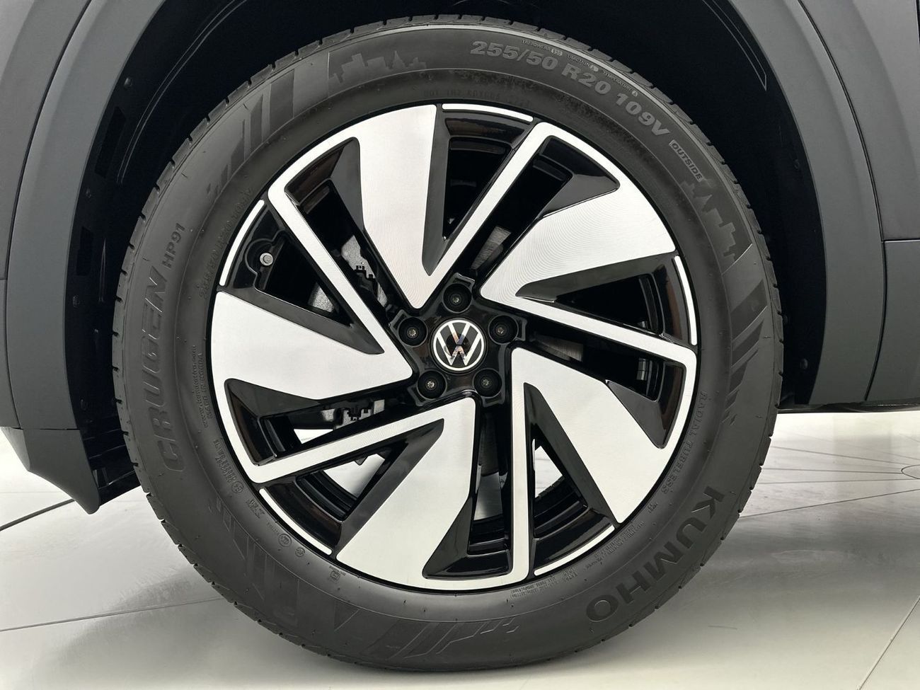 Volkswagen Teramont COMFORTLINE Teramont 2.0L (Facelift 2) | Refreshed Design & Panoramic Roof | 39,100 AED SAVINGS from