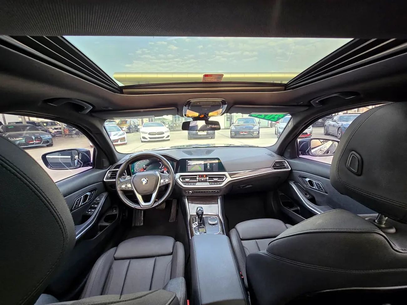 BMW 330i 330i - American Specs - GCC Stock