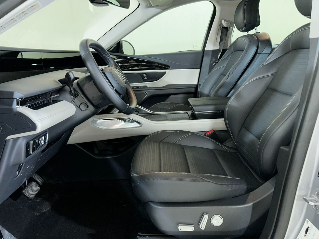 لينكولن ناوتيلوس RESERVE I NAU325 / AL TAYER MOTORS AL QOUZ SHOWROOM