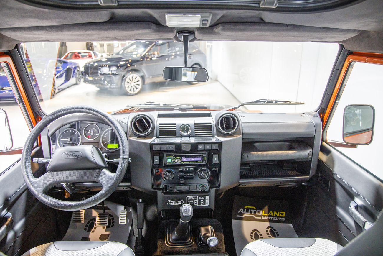 Land Rover Defender 90