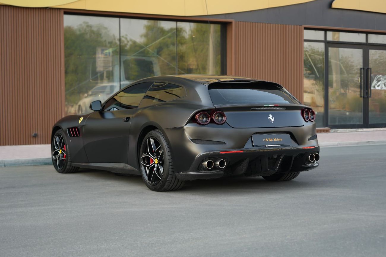 فيراري جي تي سي 4 لوسو LUSSO