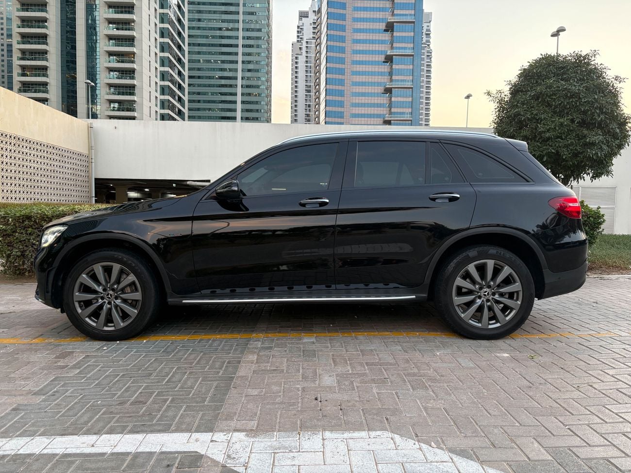 مرسيدس بنز GLC 350 e GLC 350e AMG