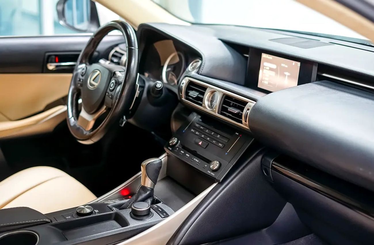 لكزس IS200t IS200T- GCC- Full-service history