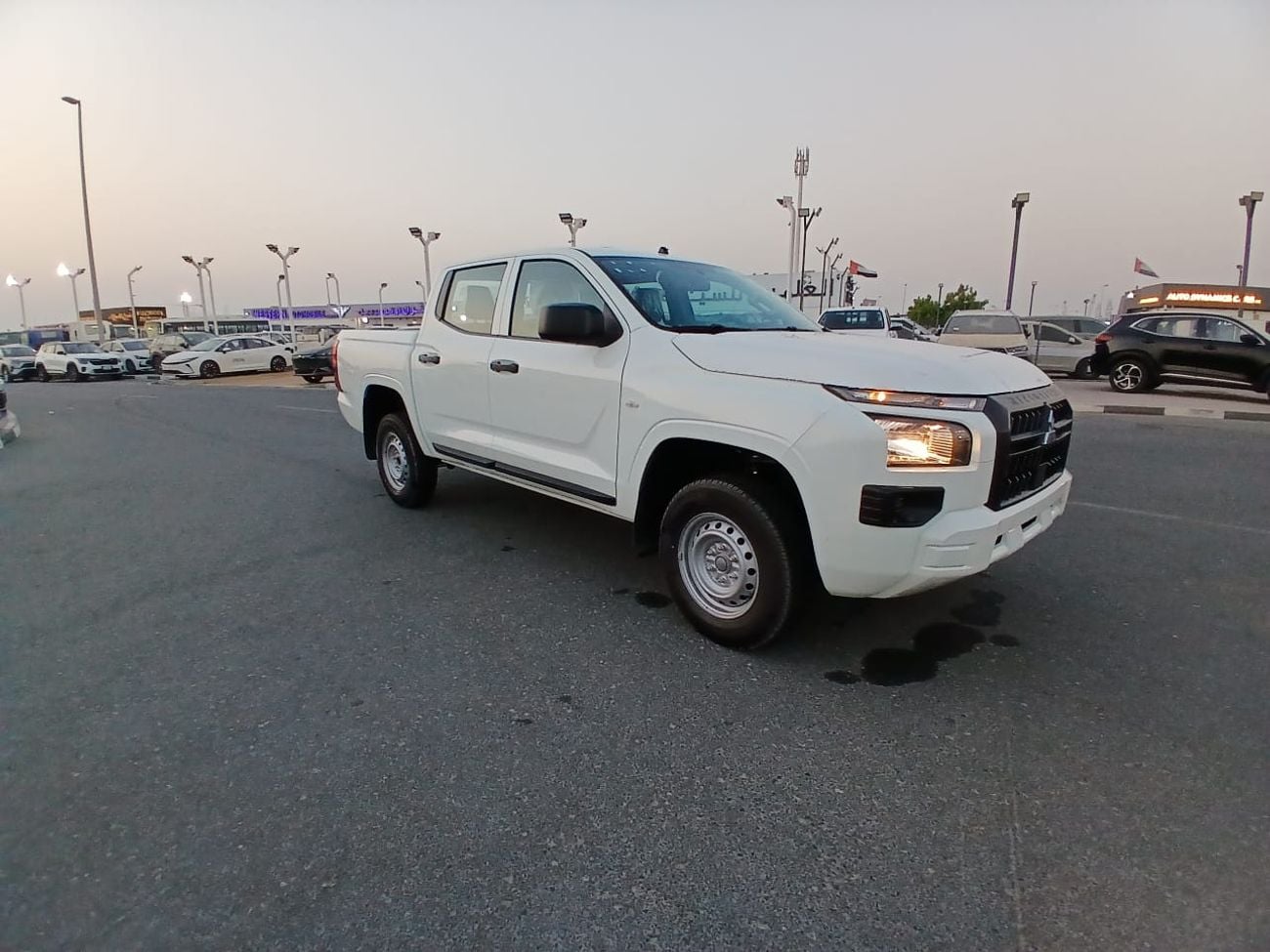 Mitsubishi L200 GLX Mitsubishi L200 M-Line 2.4L Petrol 4WD | 2026 | GCC Specs | Export Only |