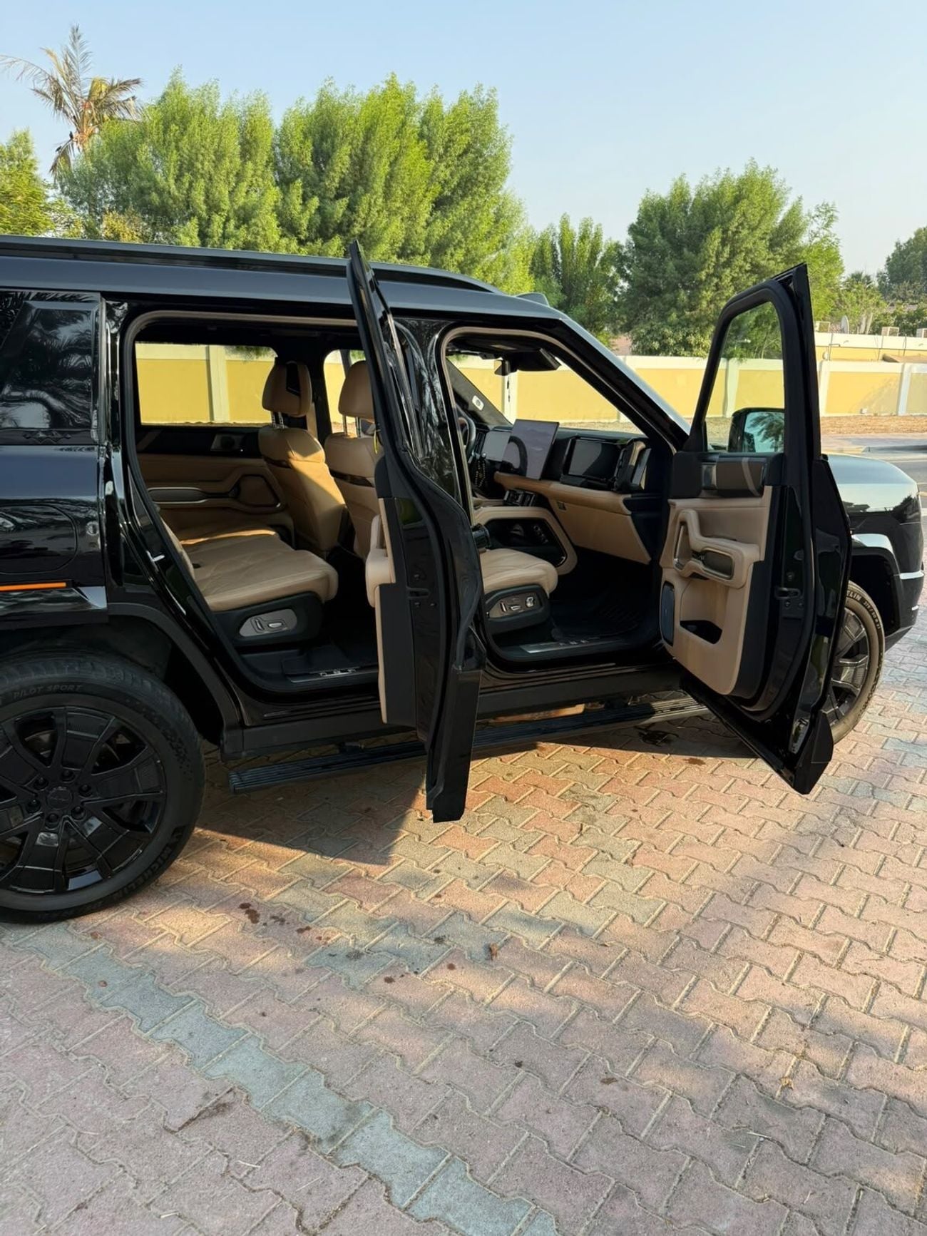 بي واي دي ليوبارد 8 Flagship