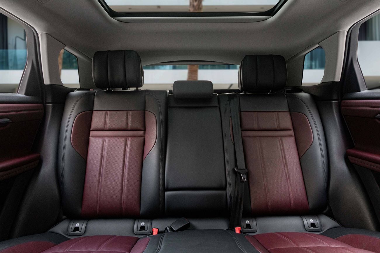 لاند روفر رانج روفر إيفوك R-Dynamic Range Rover Evoque P250 SE R Dynamic | 2,546 P.M | 0% Downpayment | UNDER WARRANTY
