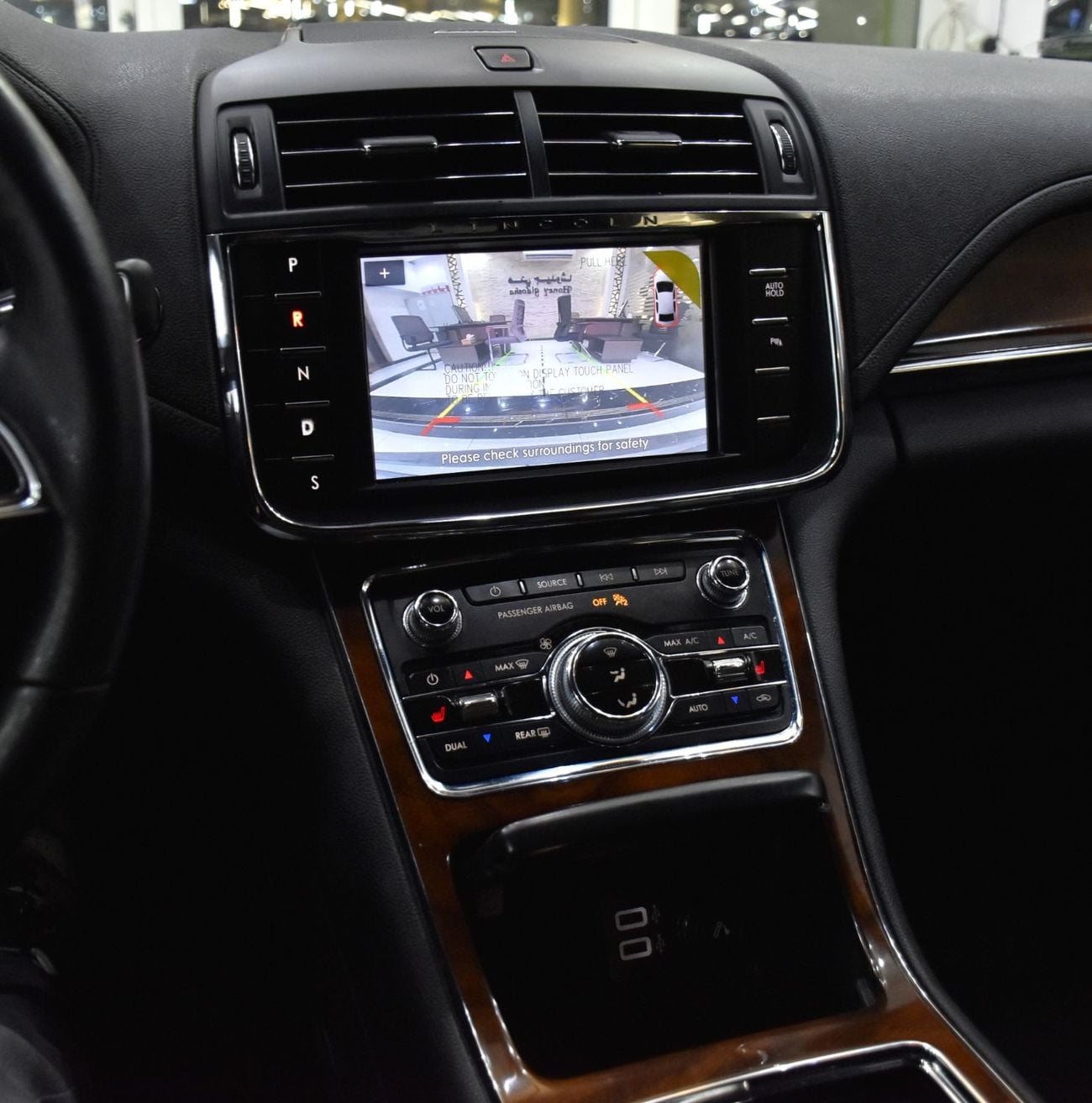 Lincoln Continental RESERVE EXCELLENT DEAL for our Lincoln Continental ( 2020 Model ) in Silver Color GCC Specs