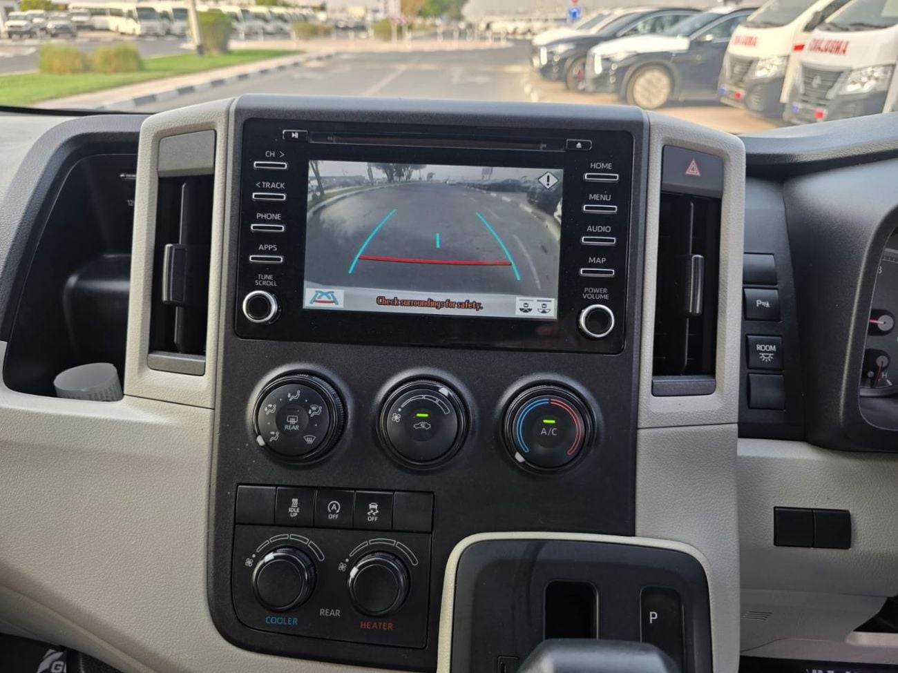 Toyota Hiace TOYOTA HIACE COMMUTER 12 SEATER DIESEL 2.8L RIGHT HAND DIVE