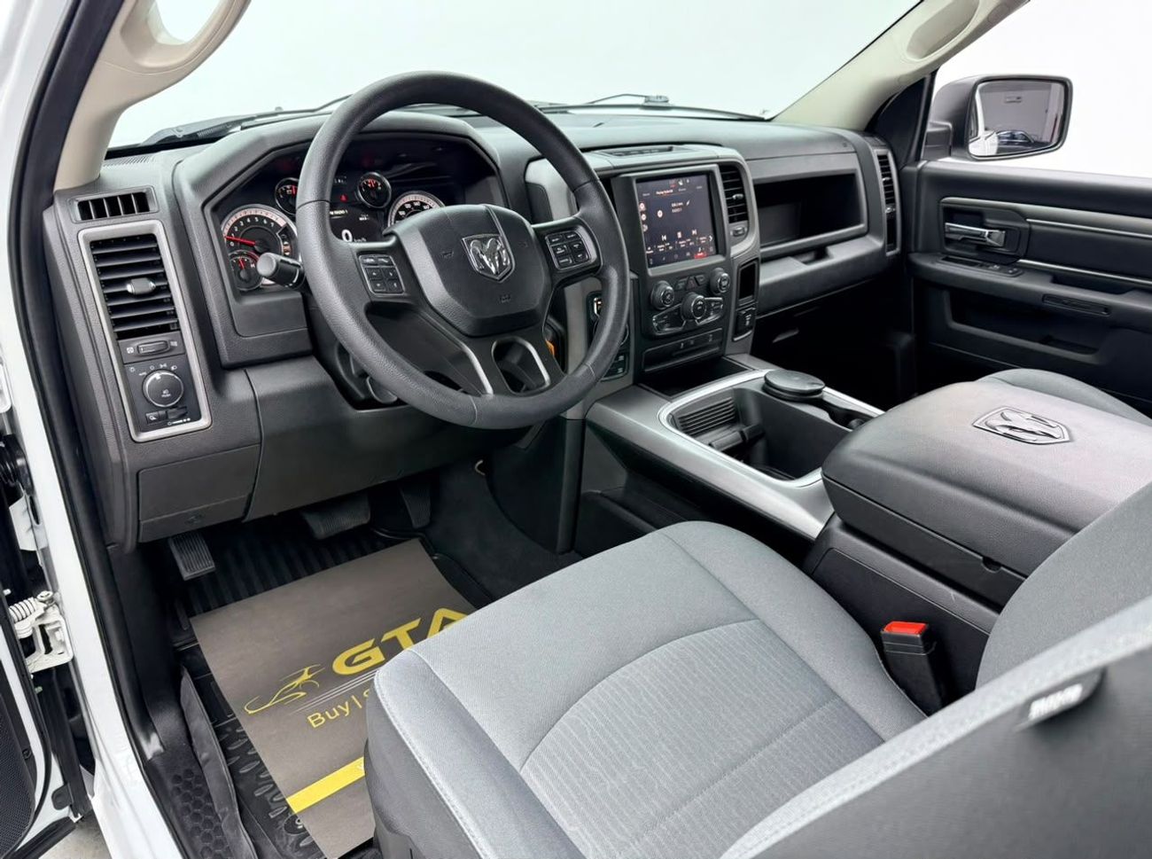 RAM 1500 CLASSIC 2022 Dodge Ram 1500 Classic SLT, Agency Warranty+Full Service History, GCC Specs.b