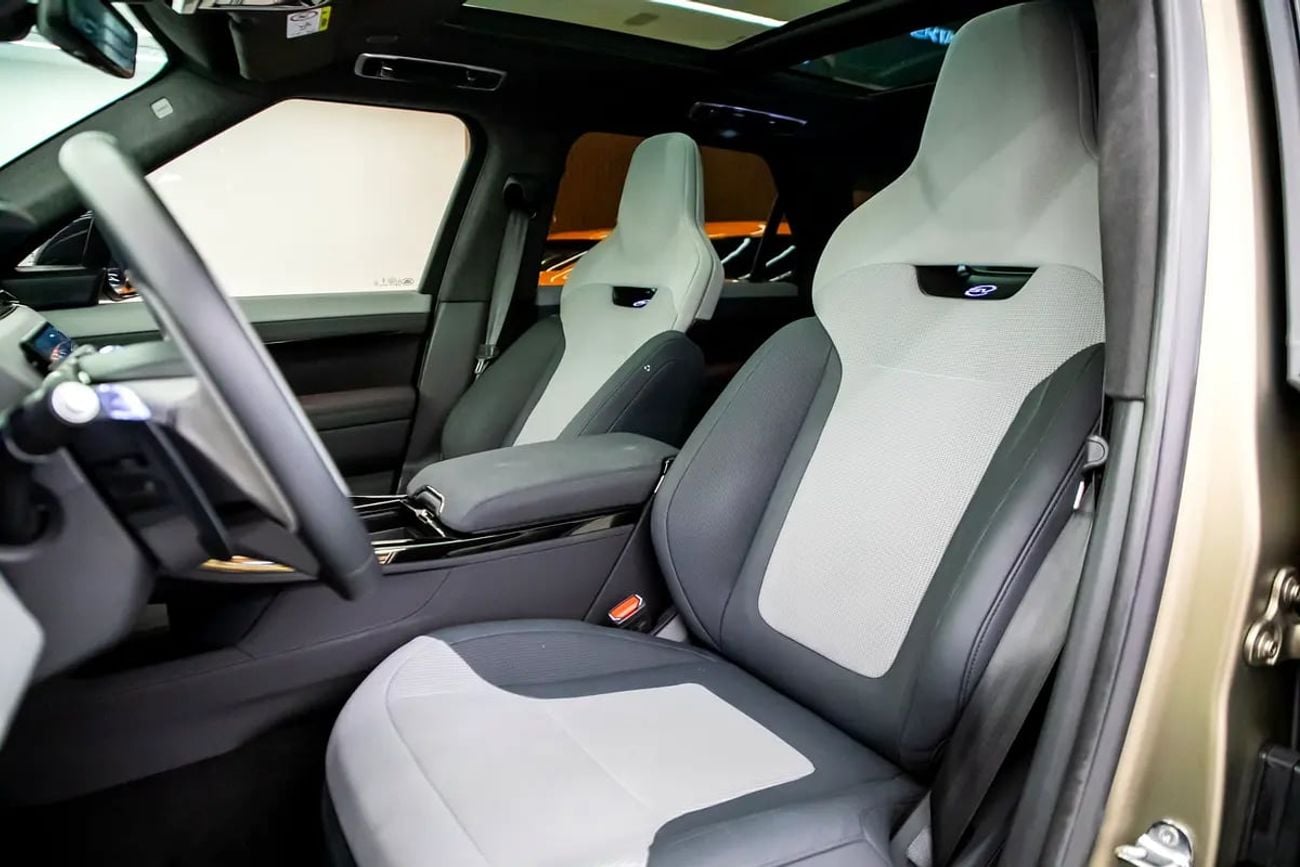 لاند روفر رينج روفر سبورت RANGE ROVER SPORTS SV FULL CARBON INTERIOR AND EXTERIOR WITH HIGH OPTIONS