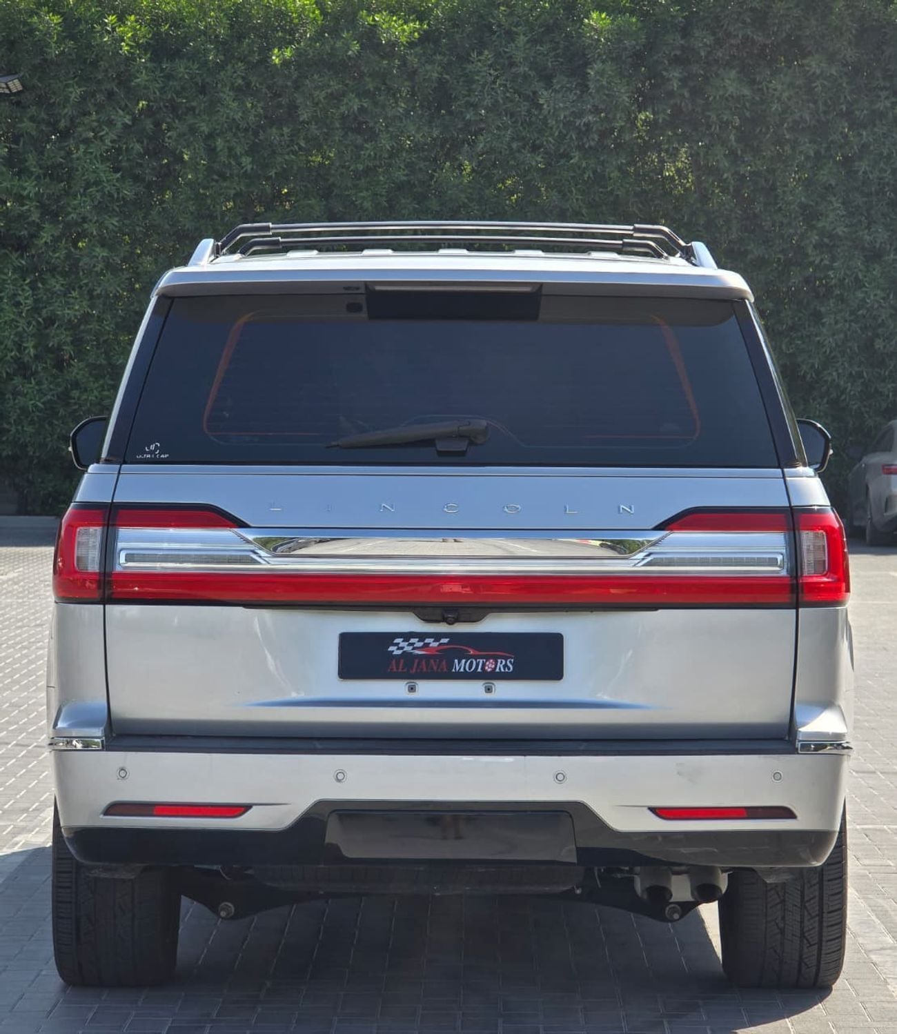 Lincoln Navigator RESERVE 3.5L LINCOLN NAVIGATOR 2018 GCC // FSH // ORGINAL PAINT // ACCIDENT FREE // PERFECT CONDITIO