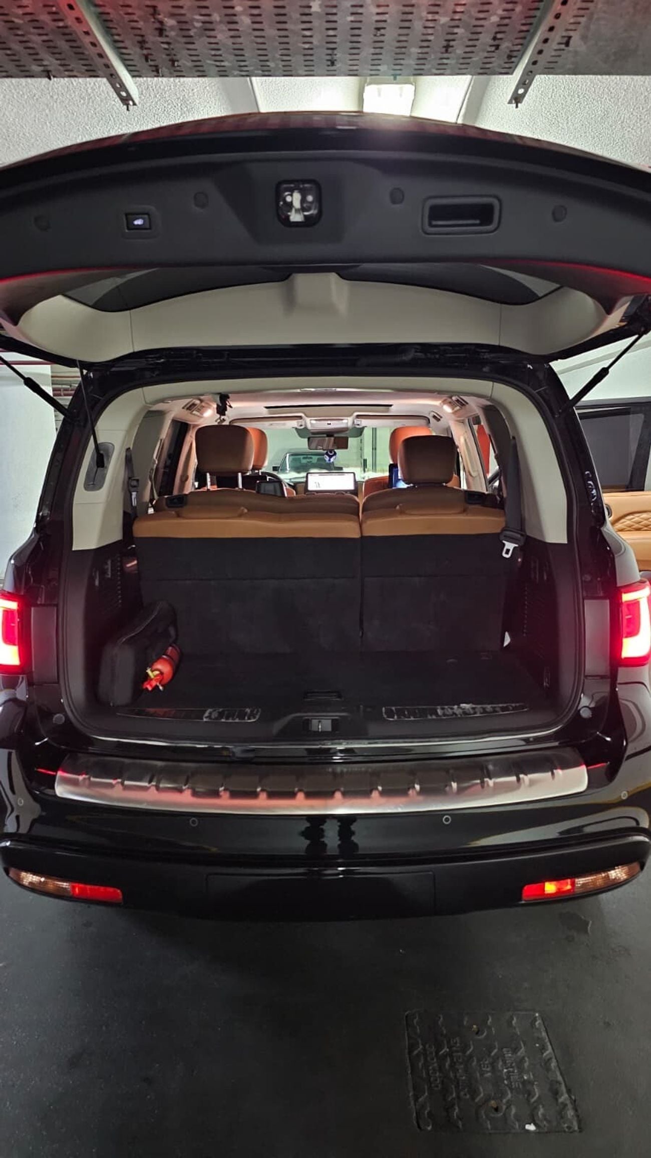 Infiniti QX80 LUXE SENSORY