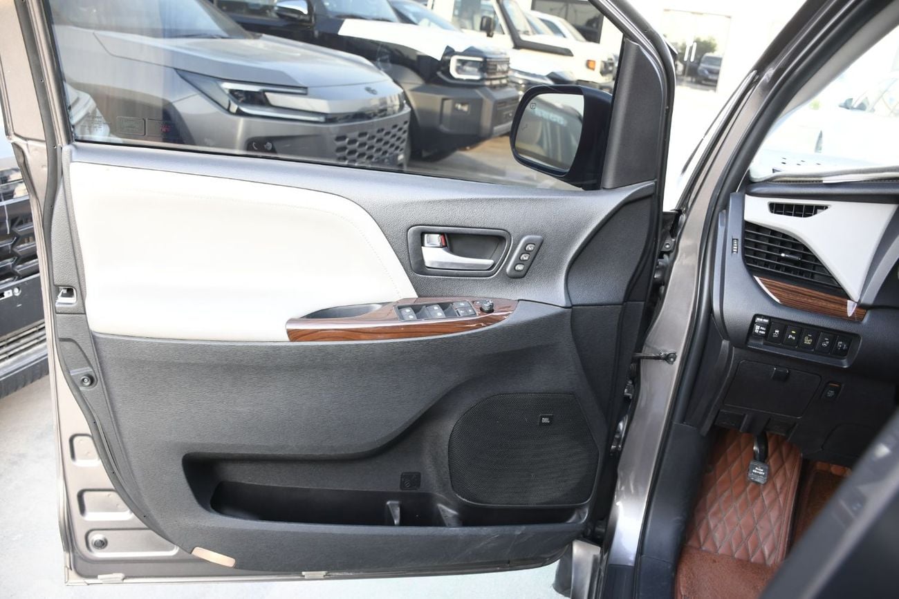 Toyota Sienna LIMITED 3.5L fully loaded for USE UAE AND EXPORT