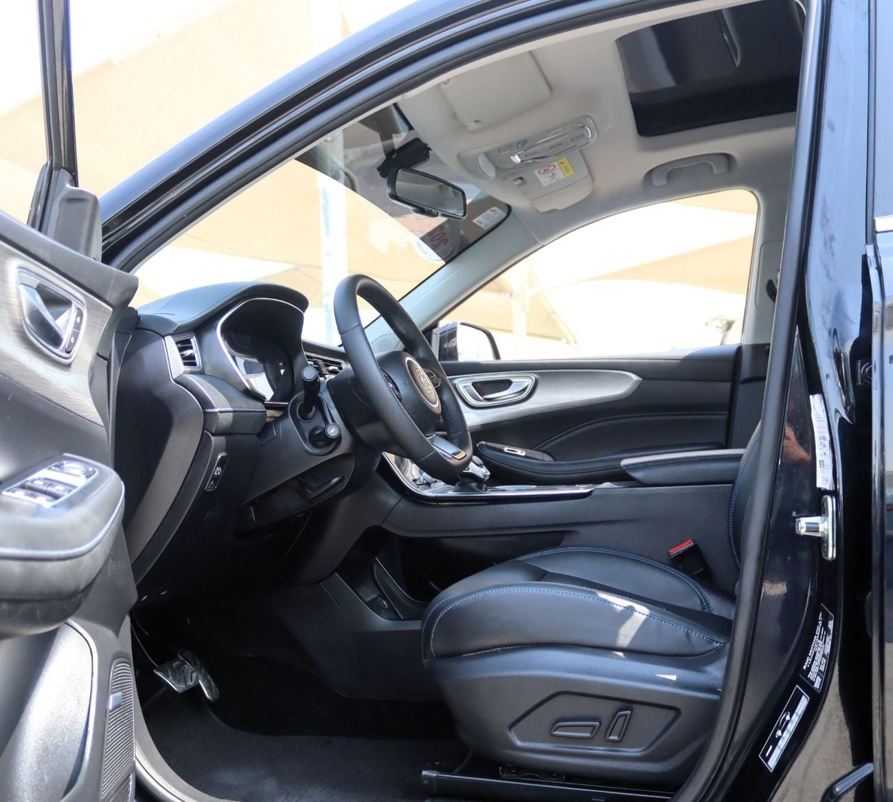 أم جي RX5 LUXURY خالية من الحوادث - خليجية - كاملة المواصفات - حالة ممتازة من الداخل والخارج