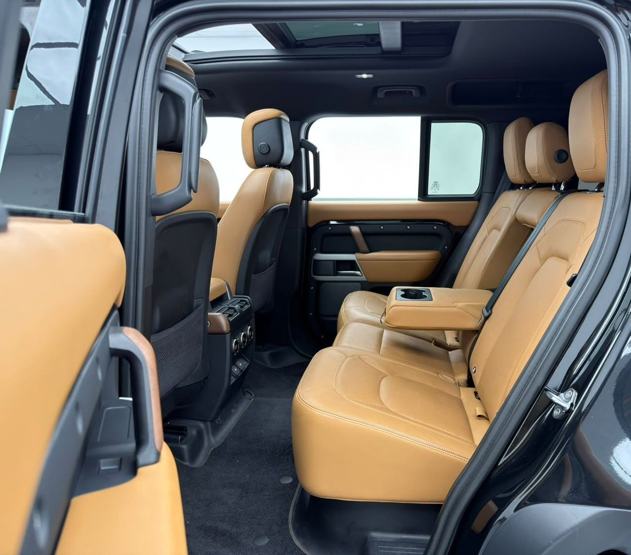لاند روفر ديفندر 110 HSE P400