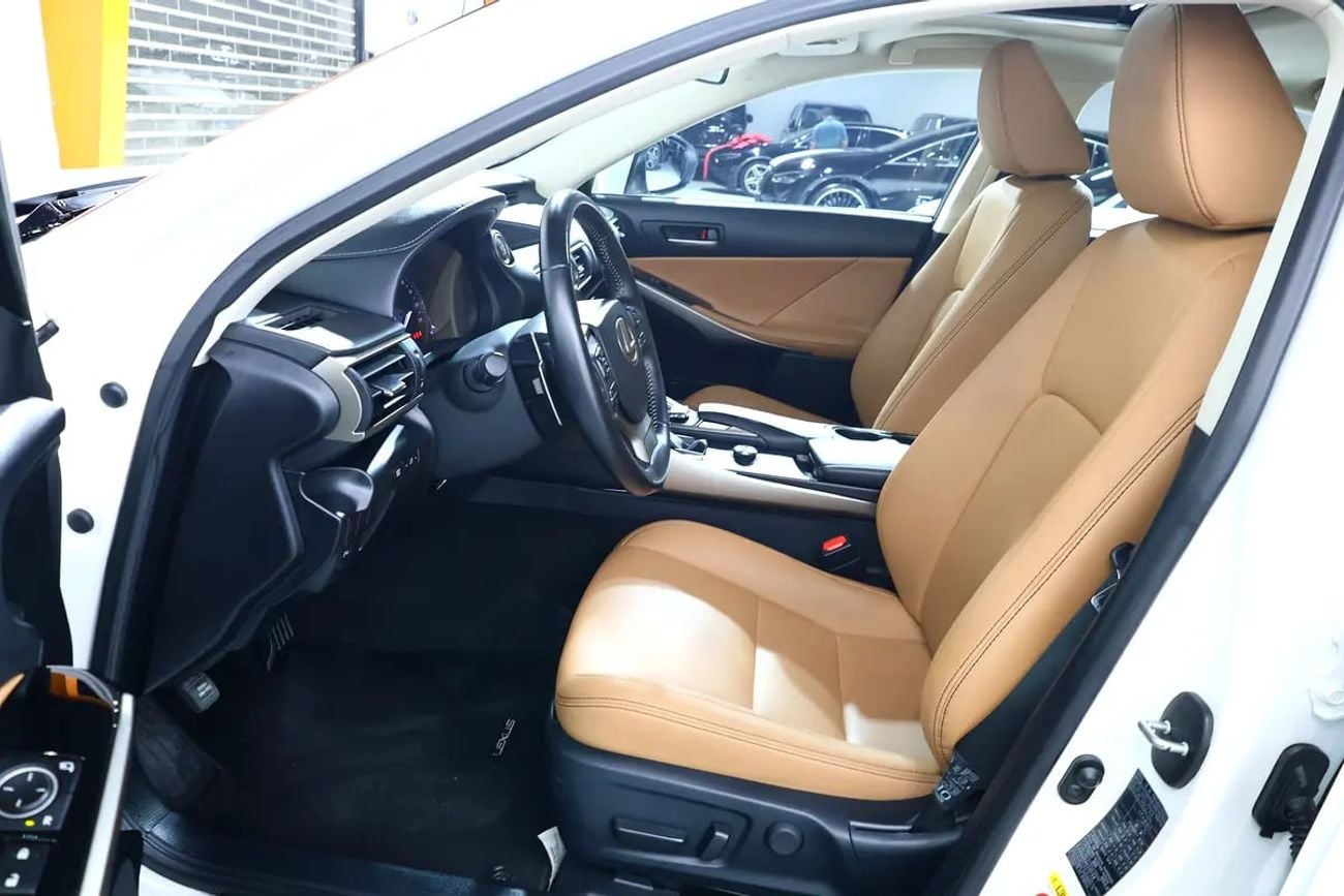 Lexus IS300 Stunning IS 300 | GCC Specs | Low Mileage | Excellent Condition